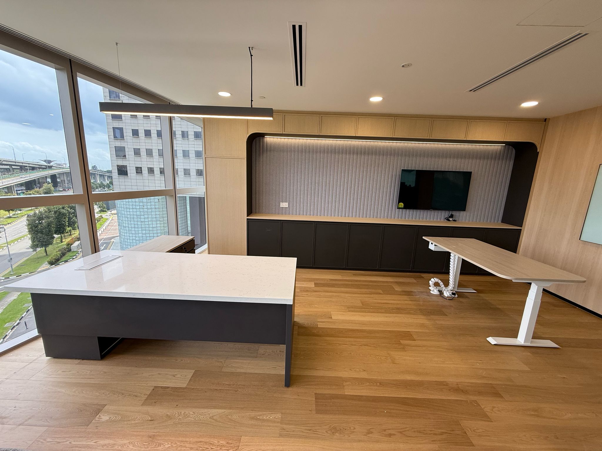msc executive office with meeting table